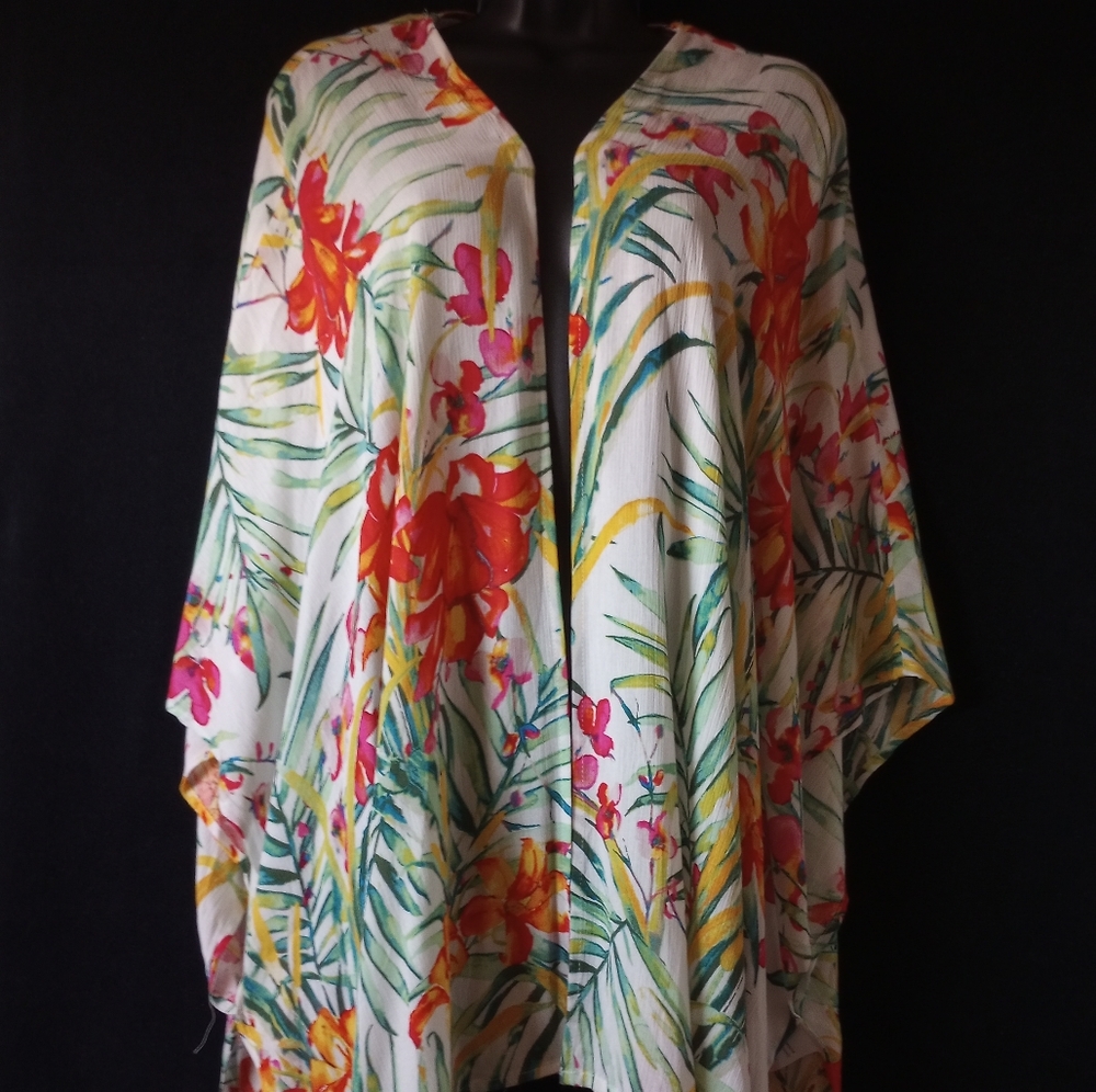 Staccato Floral Half Sleeve Kimono